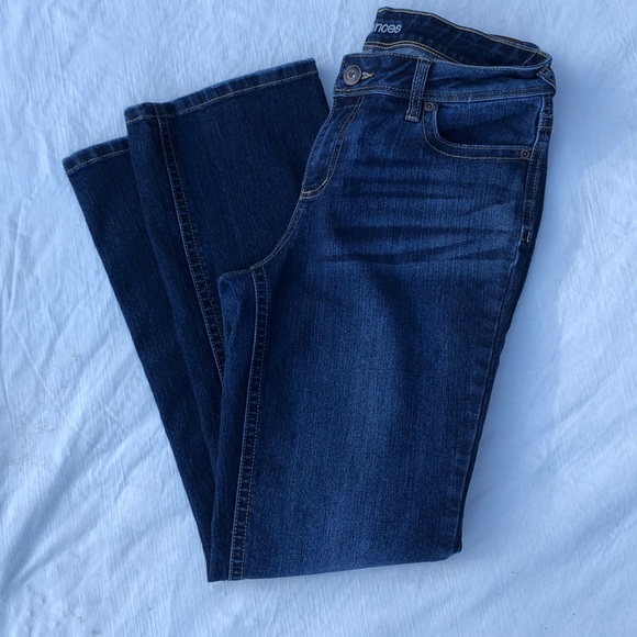 3/$15 Maurice’s dark indigo jean 9/10 short - Picture 6 of 8